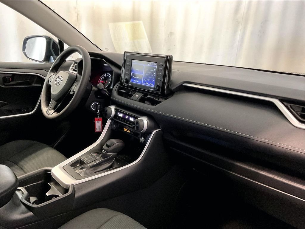 Certified 2021 Toyota RAV4 LE AWD/4WD image 14