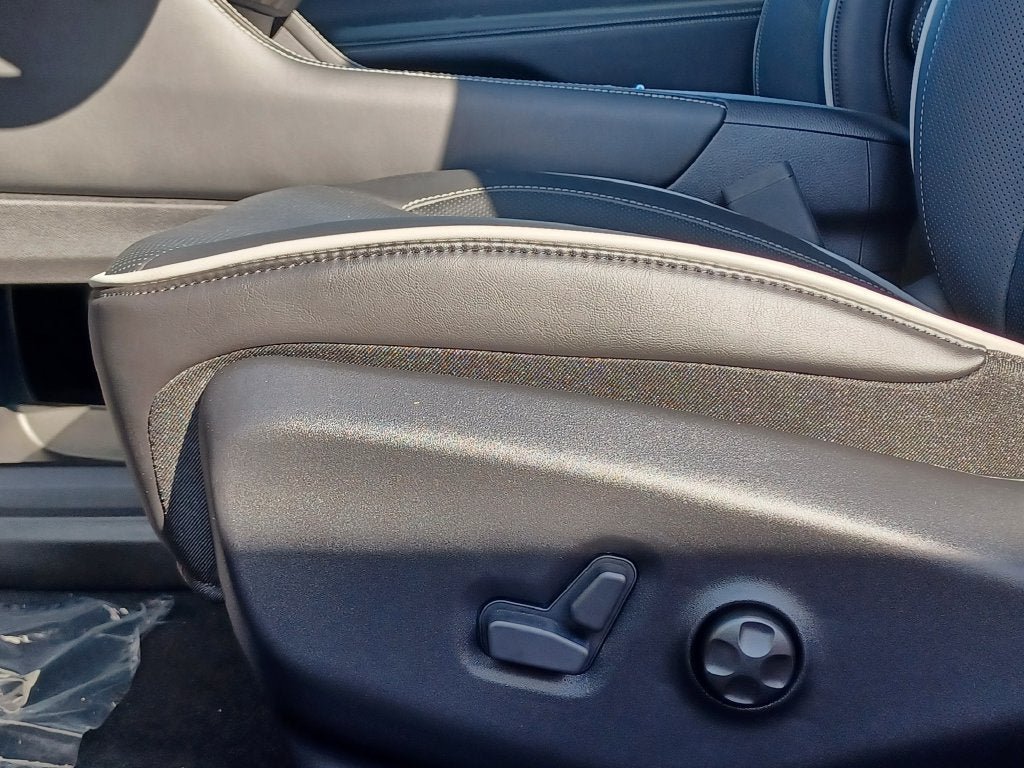 New 2027 Chrysler Pacifica Limited AWD/4WD image 6