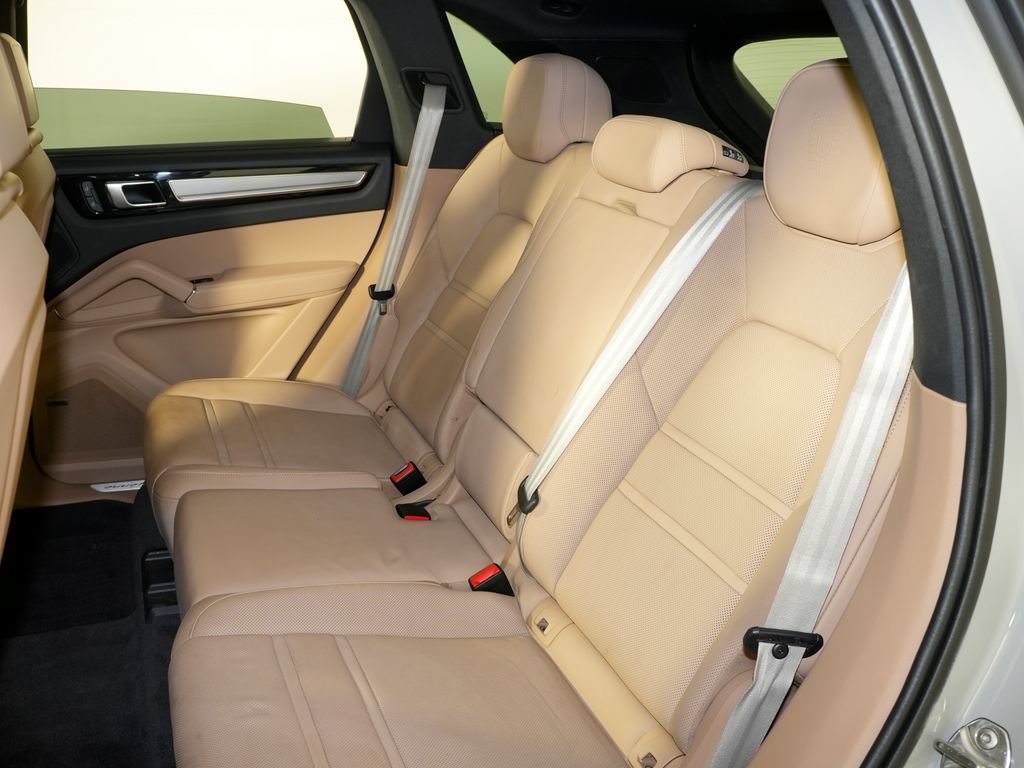Certified 2023 Porsche Cayenne Platinum Edition AWD/4WD image 39