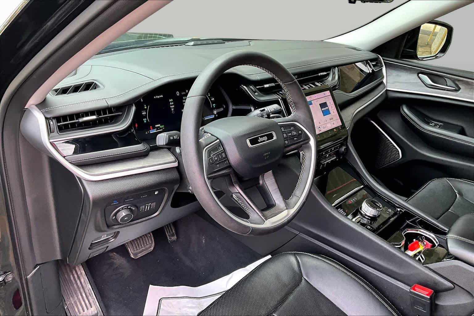 Used 2022 Jeep Grand Cherokee Limited 4xe w/ Luxury Tech Group II AWD/4WD image 18