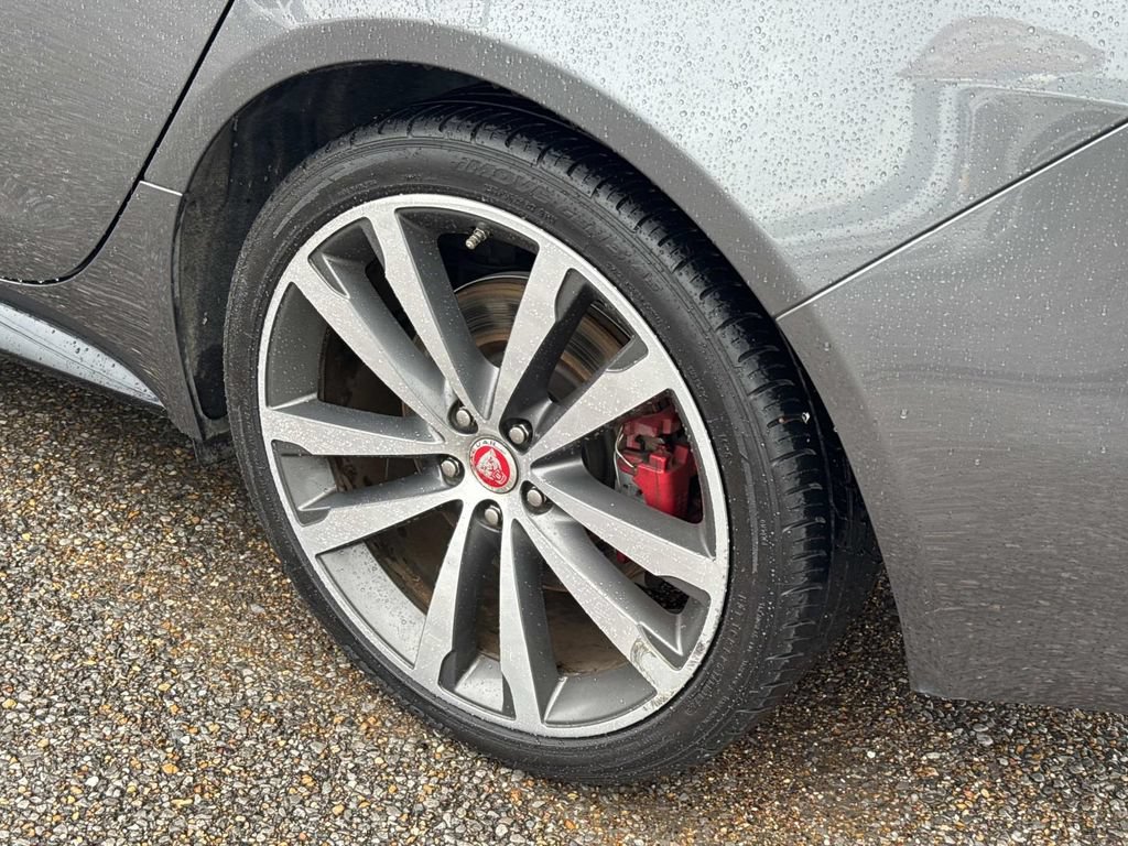Used 2017 Jaguar XF S RWD image 5