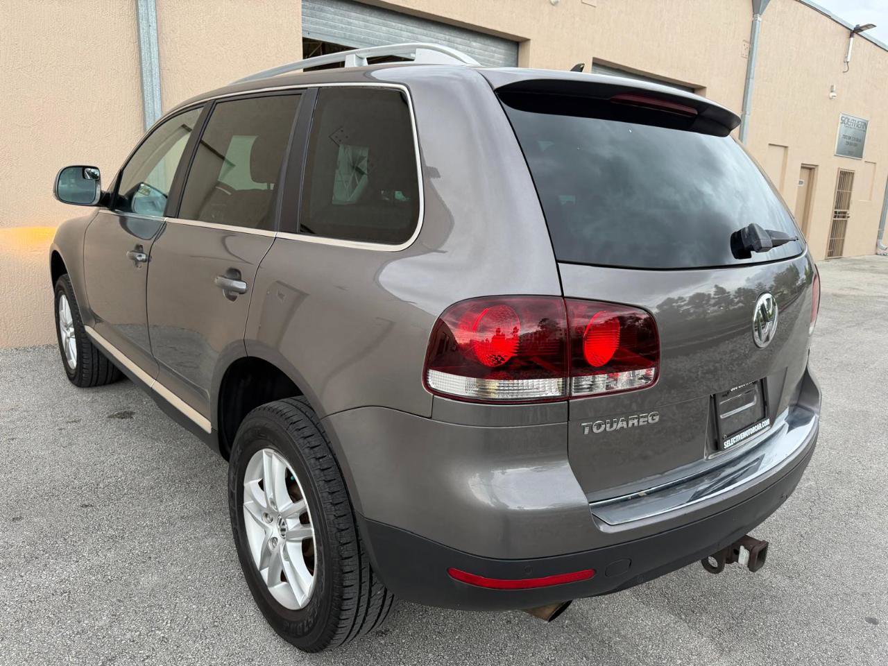 Used 2008 Volkswagen Touareg V6 AWD/4WD image 4