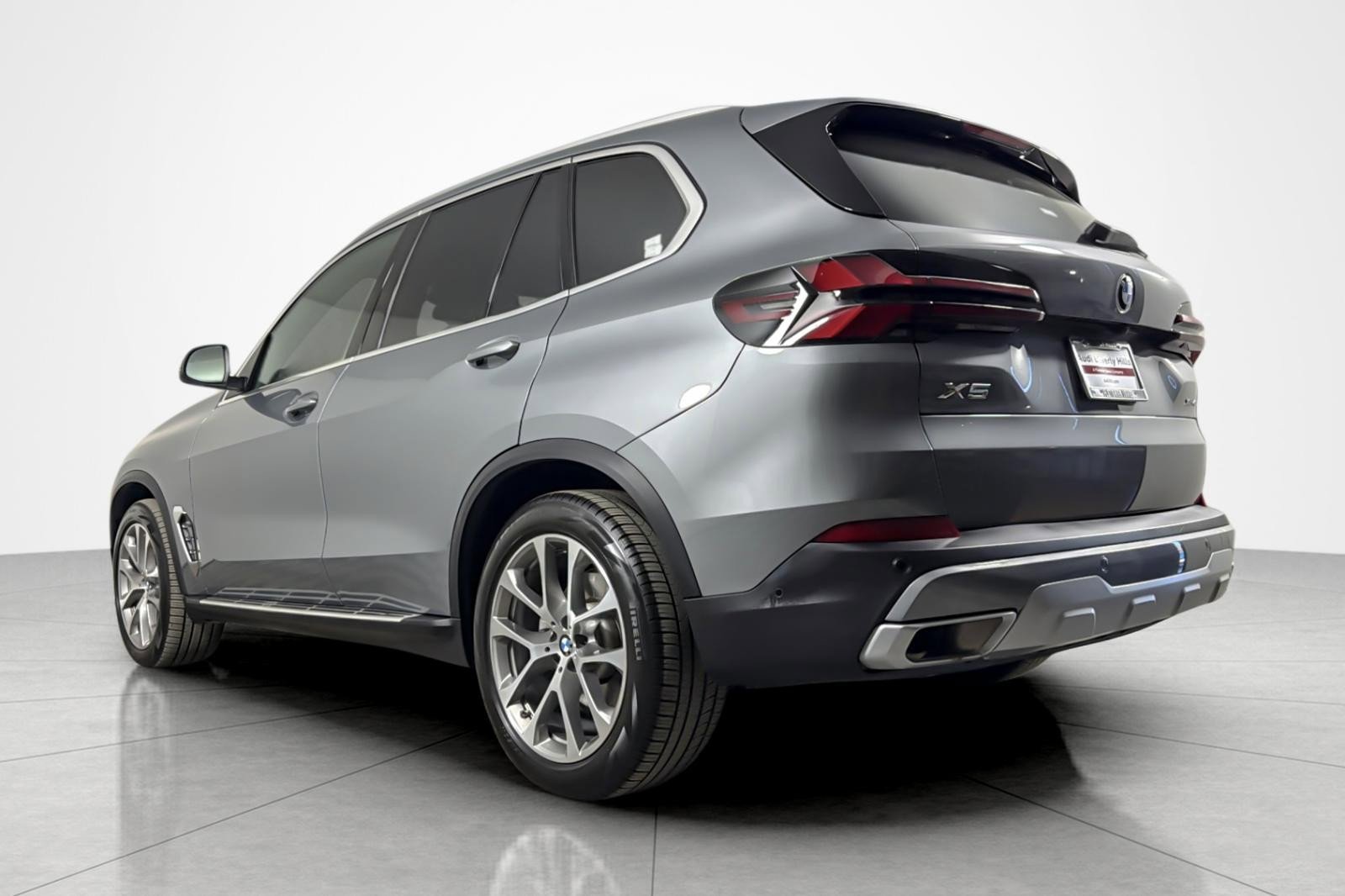 Used 2025 BMW X5 xDrive40i w/ Climate Comfort Package AWD/4WD image 3