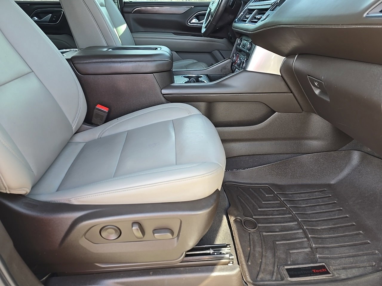 Used 2022 Chevrolet Suburban LT w/ Luxury Package image 42