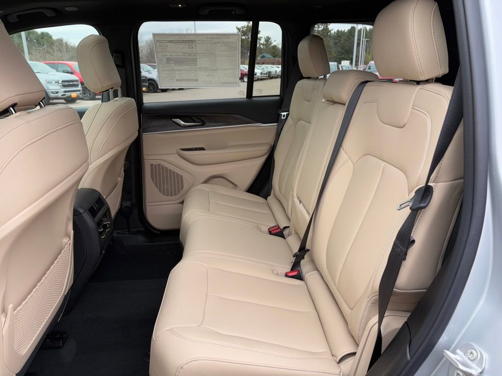 New 2025 Jeep Grand Cherokee Limited w/ MOPAR Finishing Package AWD/4WD image 10
