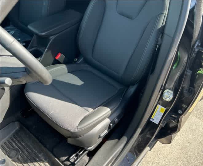 Used 2025 Buick Encore GX Preferred w/ Comfort Package AWD/4WD image 2