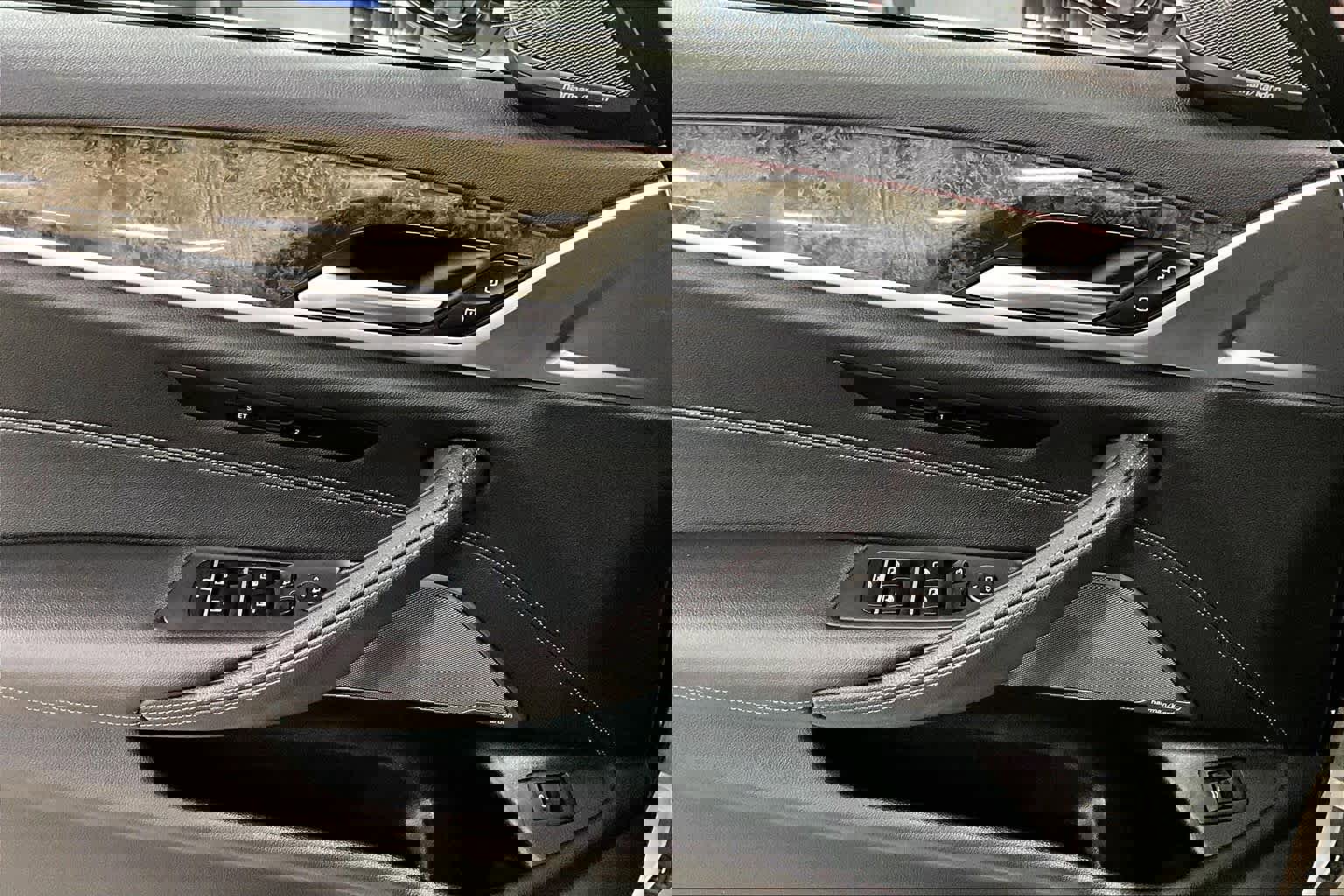 Used 2021 BMW 540i xDrive w/ Premium Package image 34