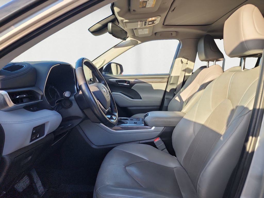Used 2021 Toyota Highlander Limited image 9