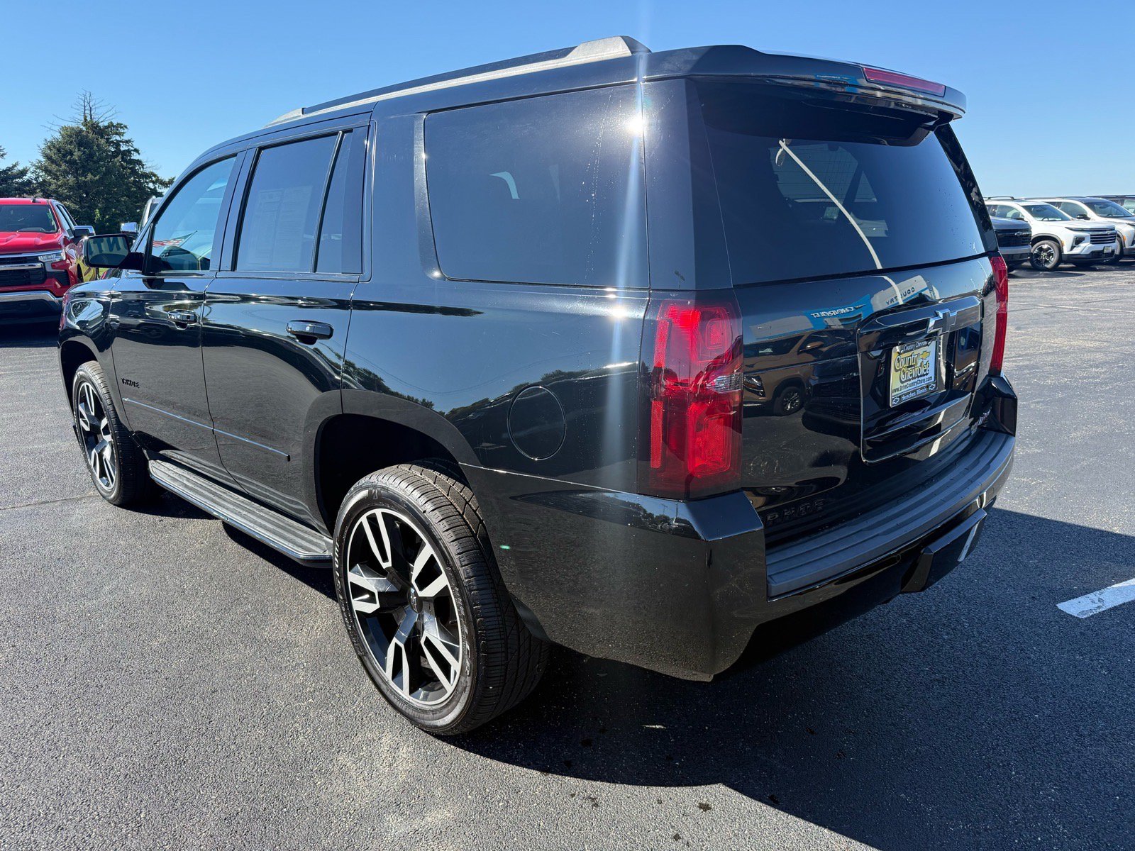 Used 2019 Chevrolet Tahoe Premier AWD/4WD image 3