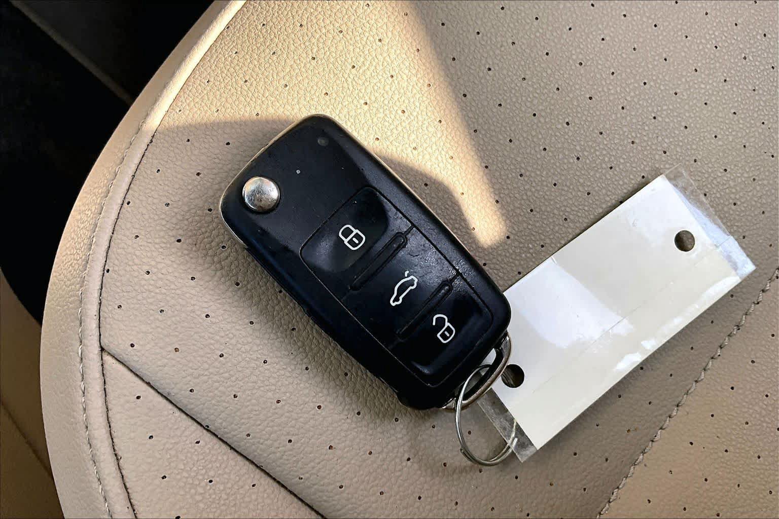 Used 2019 Volkswagen Beetle 2.0T SE FWD image 13
