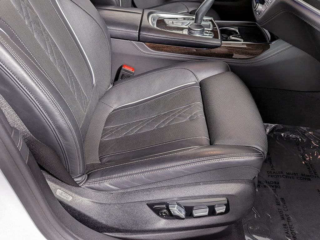 Used 2022 BMW 750i xDrive w/ M Sport Package AWD/4WD image 30