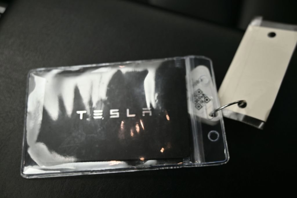 Used 2018 Tesla Model 3 Long Range RWD image 36