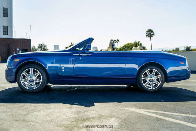 Used 2010 Rolls-Royce Phantom Drophead Coupe RWD image 3