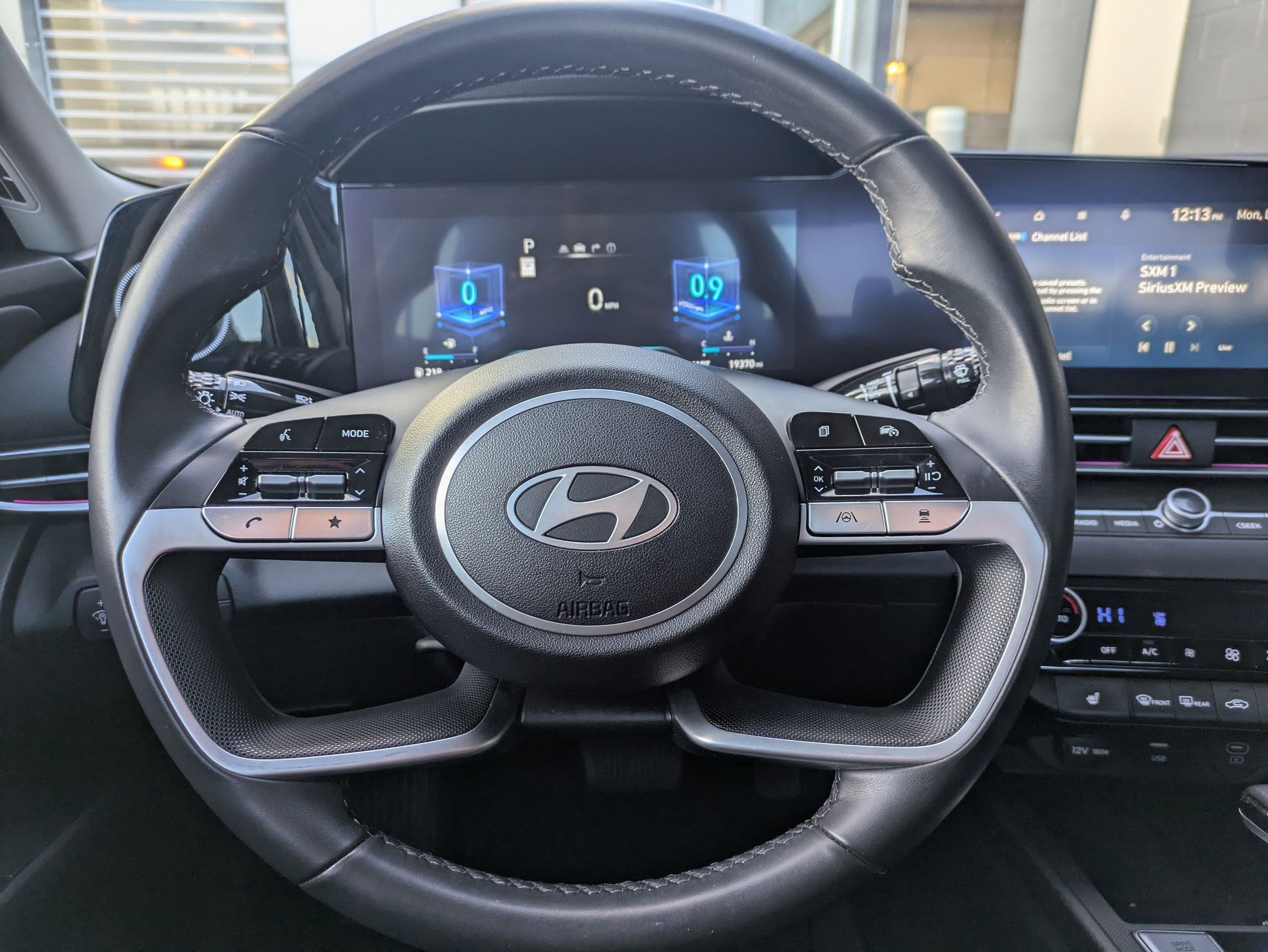 Used 2024 Hyundai Elantra SEL w/ Convenience Package image 12