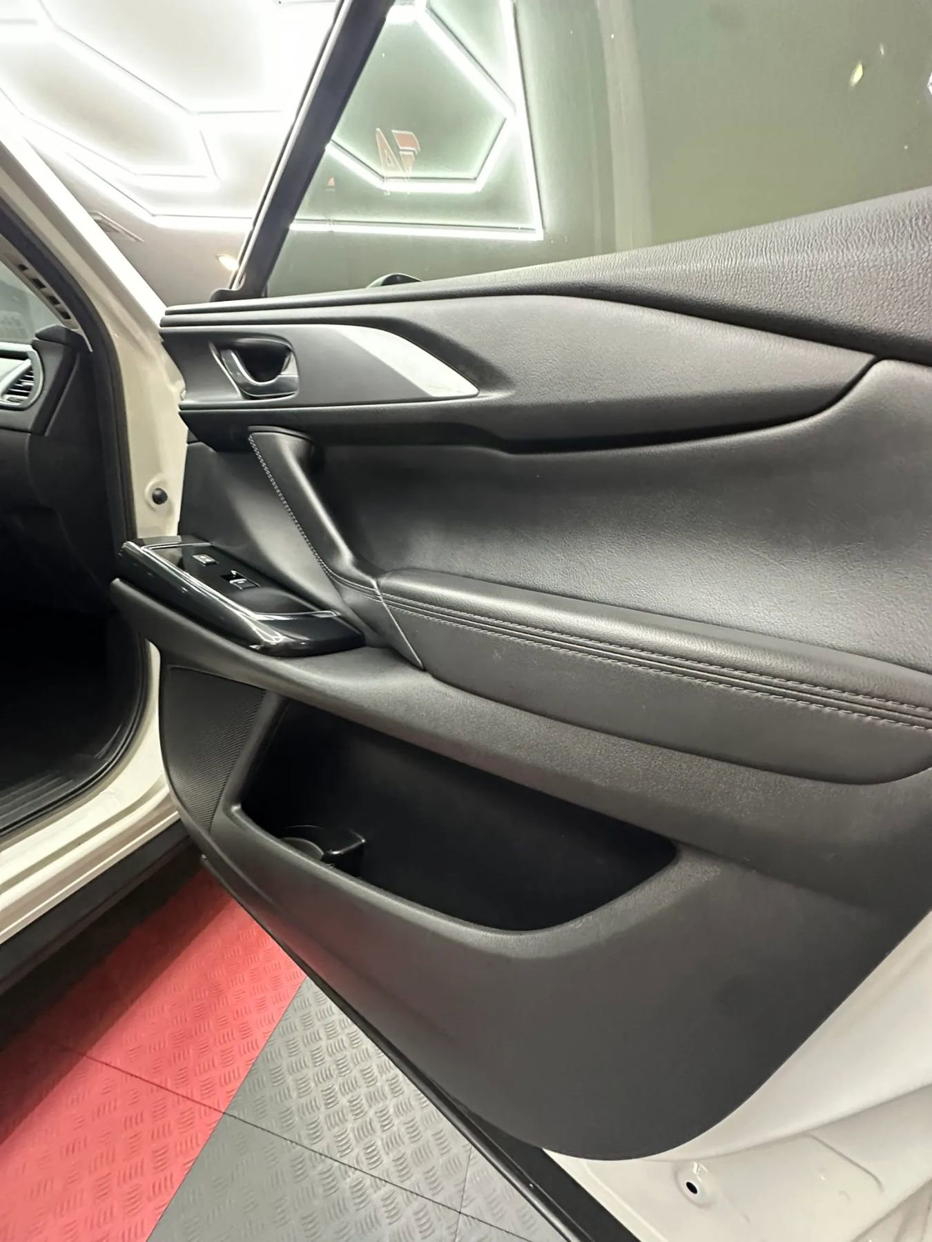 Used 2018 MAZDA CX-9 Touring FWD image 33