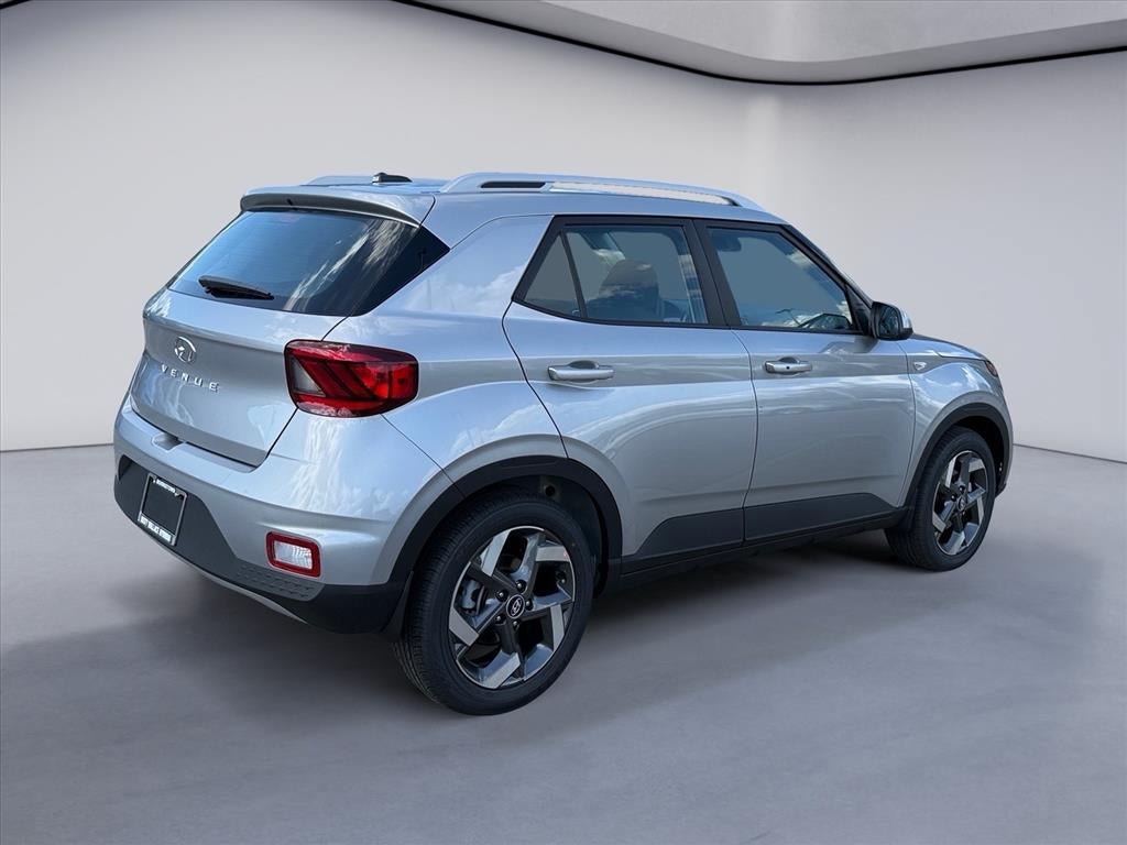 New 2026 Hyundai Venue SEL FWD image 5