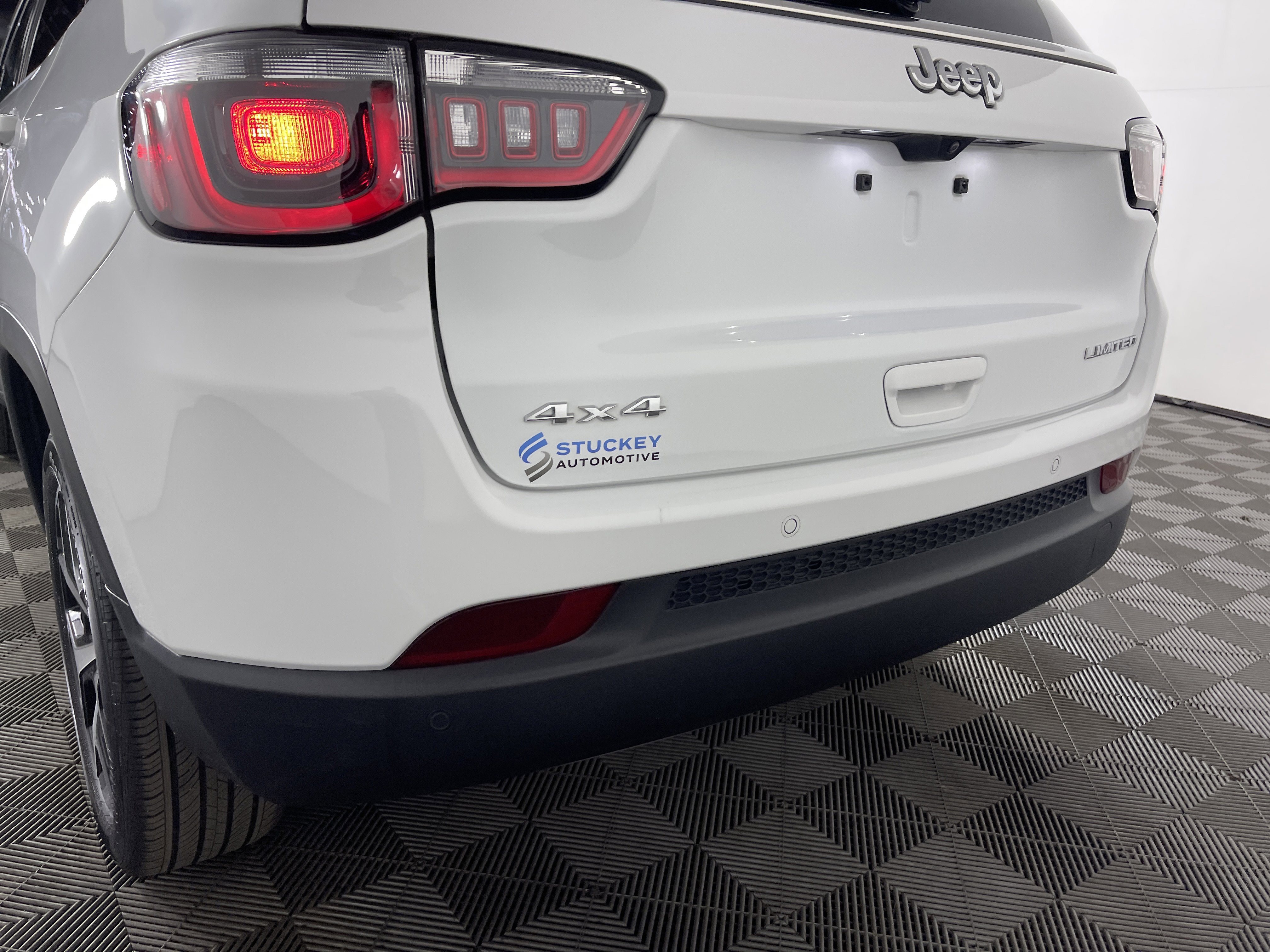 Used 2024 Jeep Compass Limited image 6