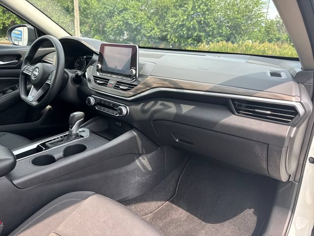 Used 2025 Nissan Altima 2.5 SV FWD image 27