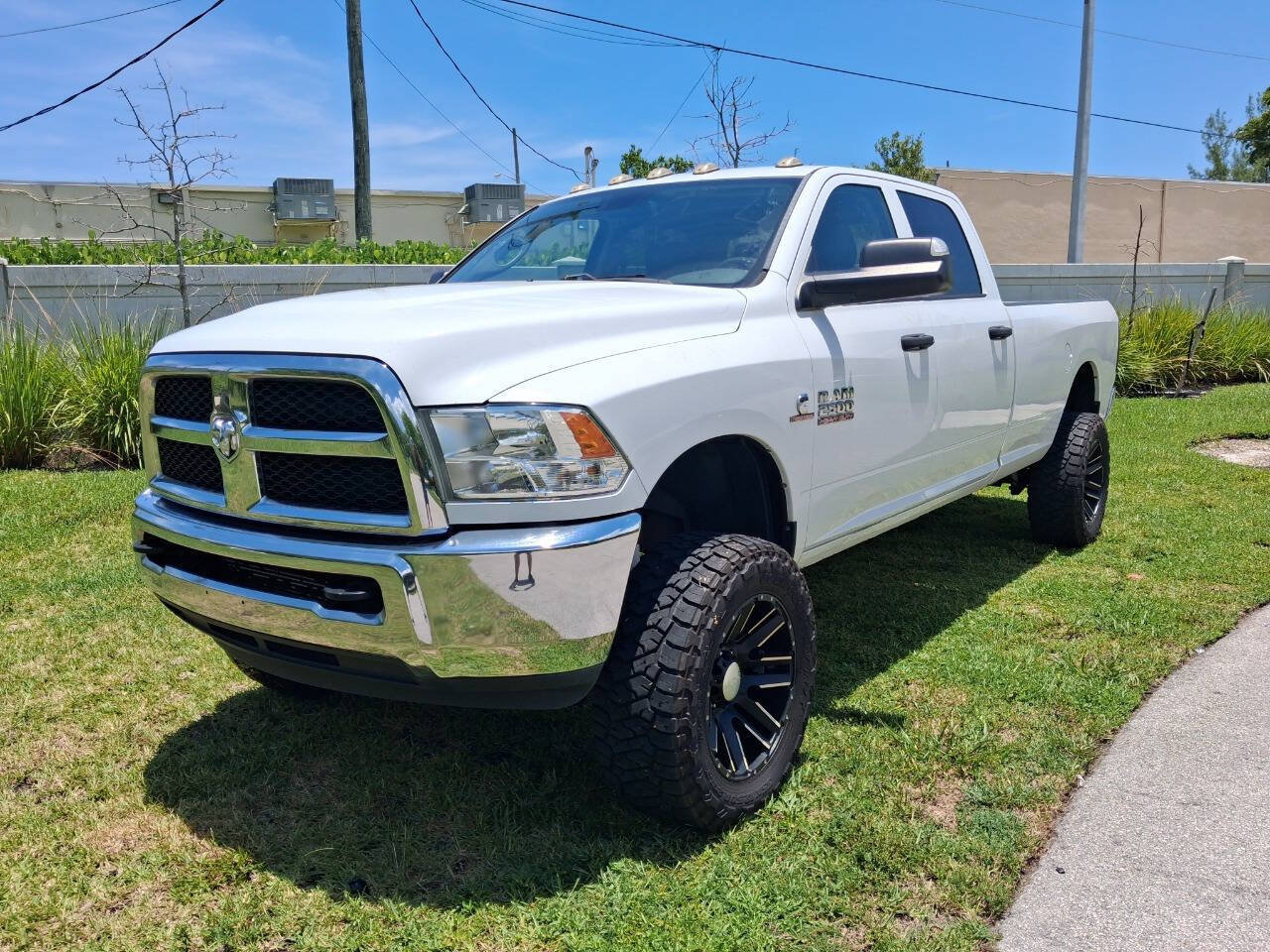 Used 2017 RAM 2500 Tradesman w/ Chrome Appearance Group AWD/4WD image 2