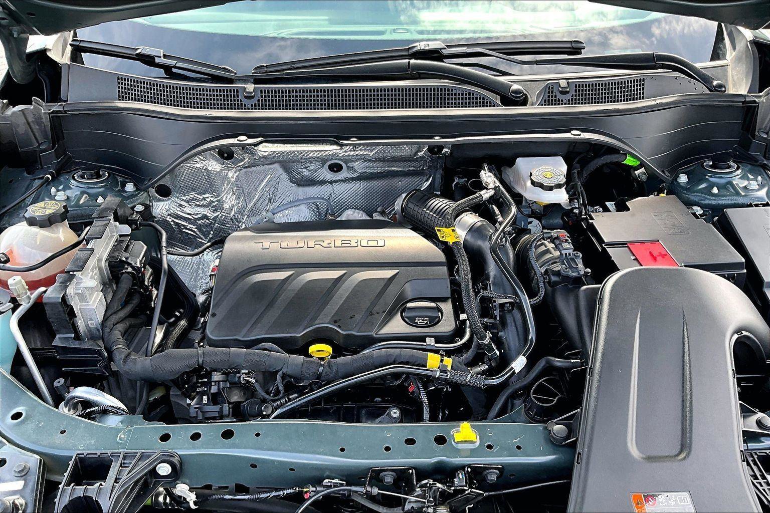 Used 2025 Chevrolet Trax LT FWD image 11