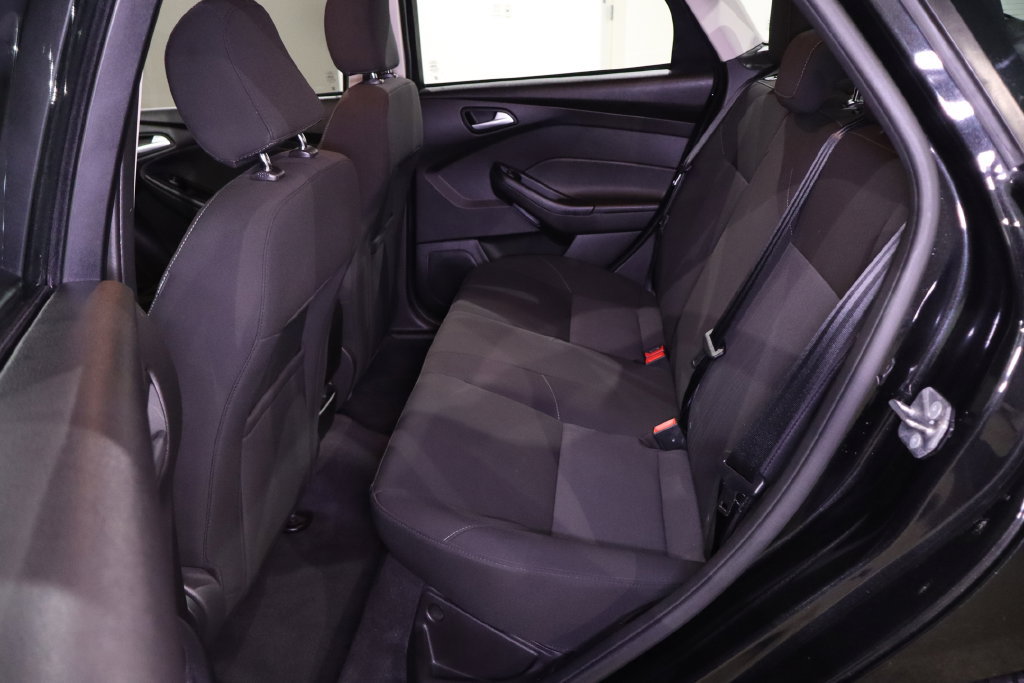 Used 2015 Ford Focus SE FWD image 27