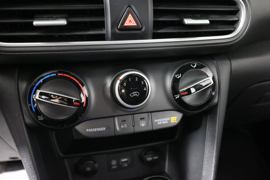 Used 2020 Hyundai Kona SEL AWD/4WD image 35