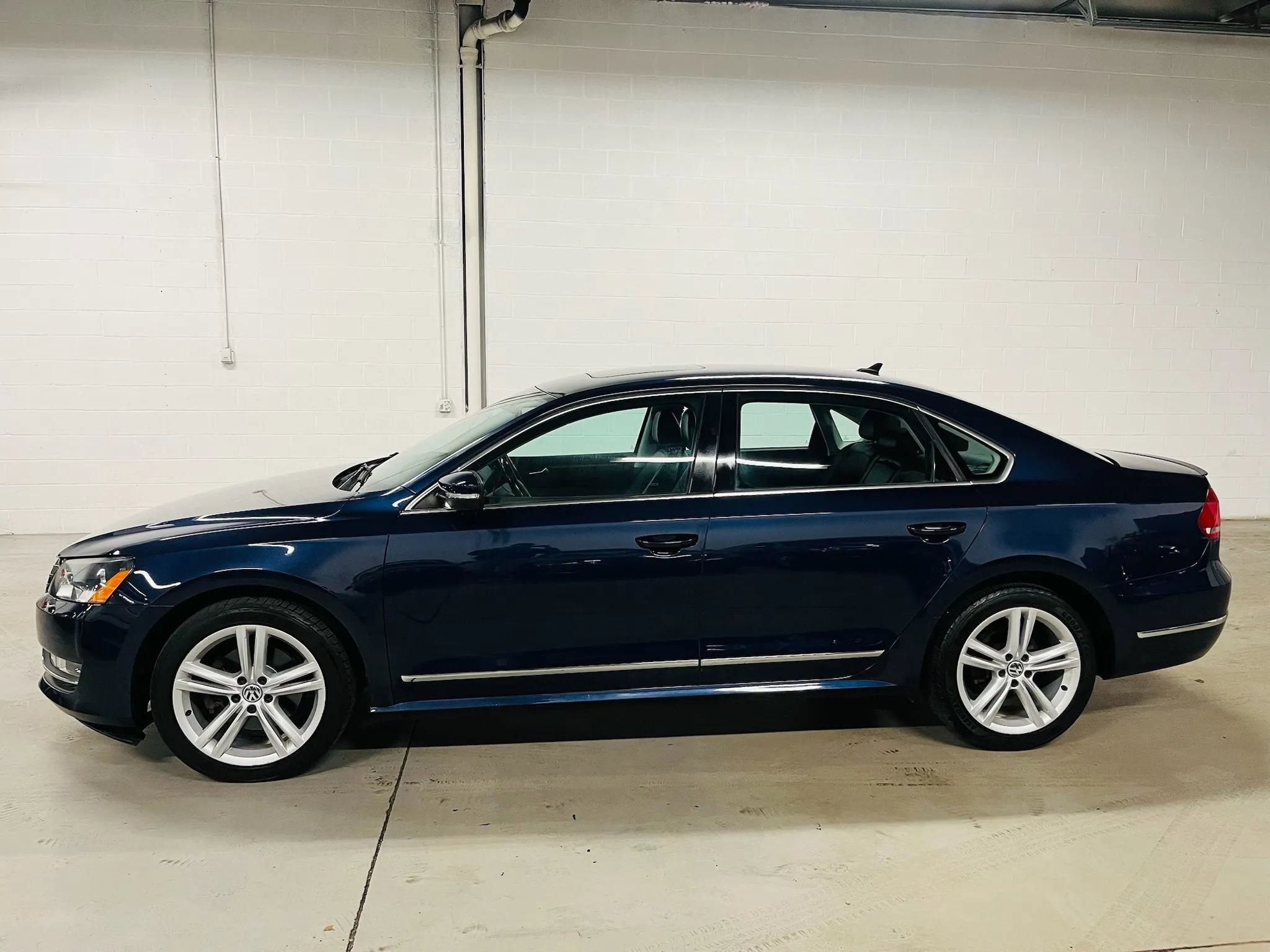 Used 2013 Volkswagen Passat TDI SEL Premium image 5