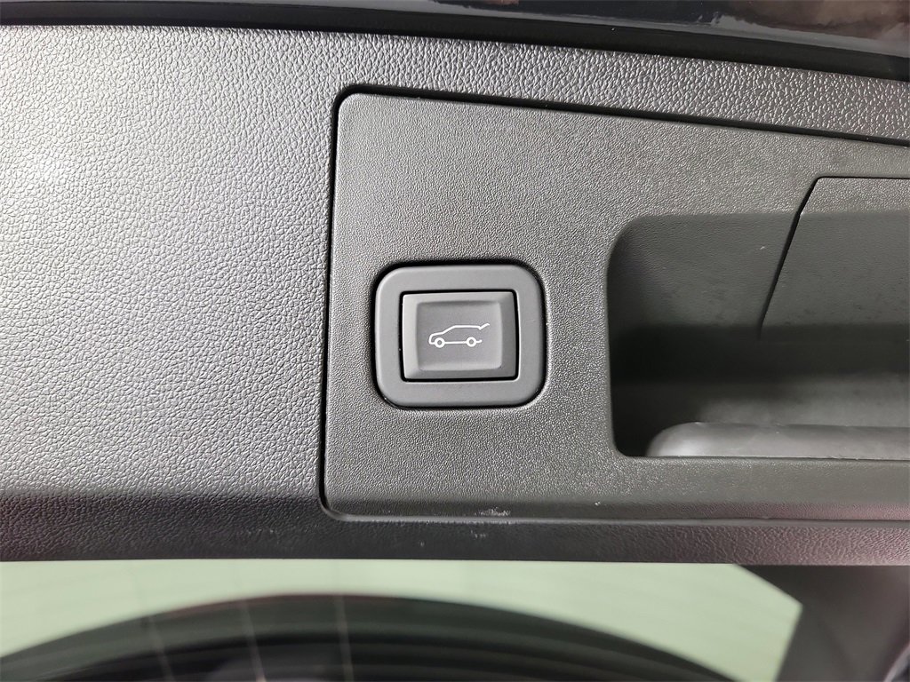 Certified 2025 Cadillac XT4 Premium Luxury image 9