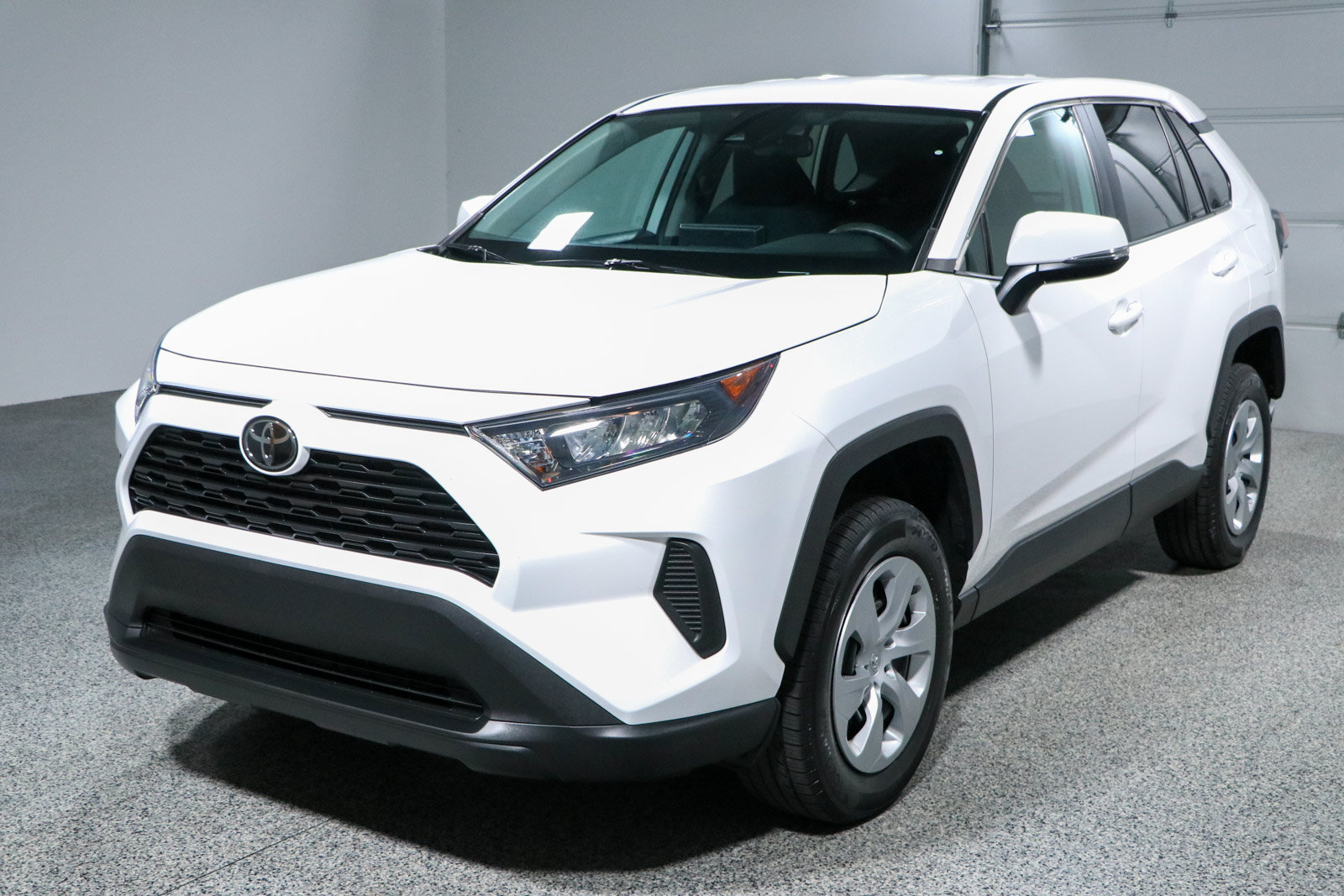 Used 2022 Toyota RAV4 LE FWD image 30