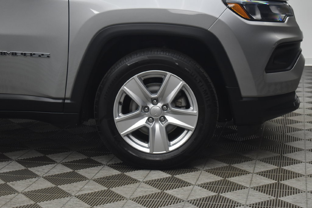 Used 2022 Jeep Compass Latitude FWD image 25