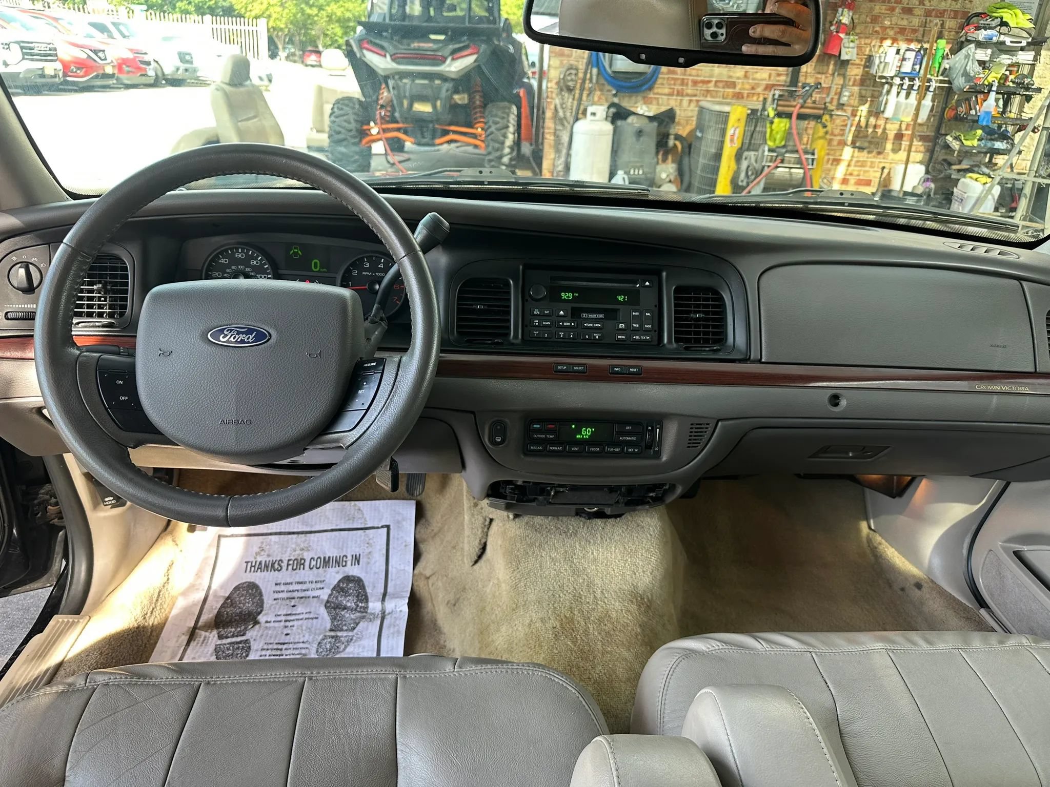 Used 2011 Ford Crown Victoria LX w/ Comfort Appearance Pkg RWD image 8