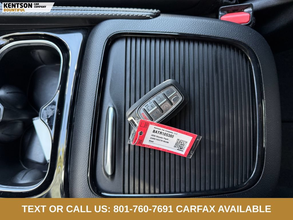Used 2026 Chrysler Pacifica Limited FWD image 41