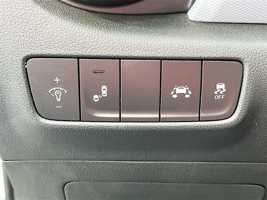 Used 2021 Hyundai Kona Limited image 10