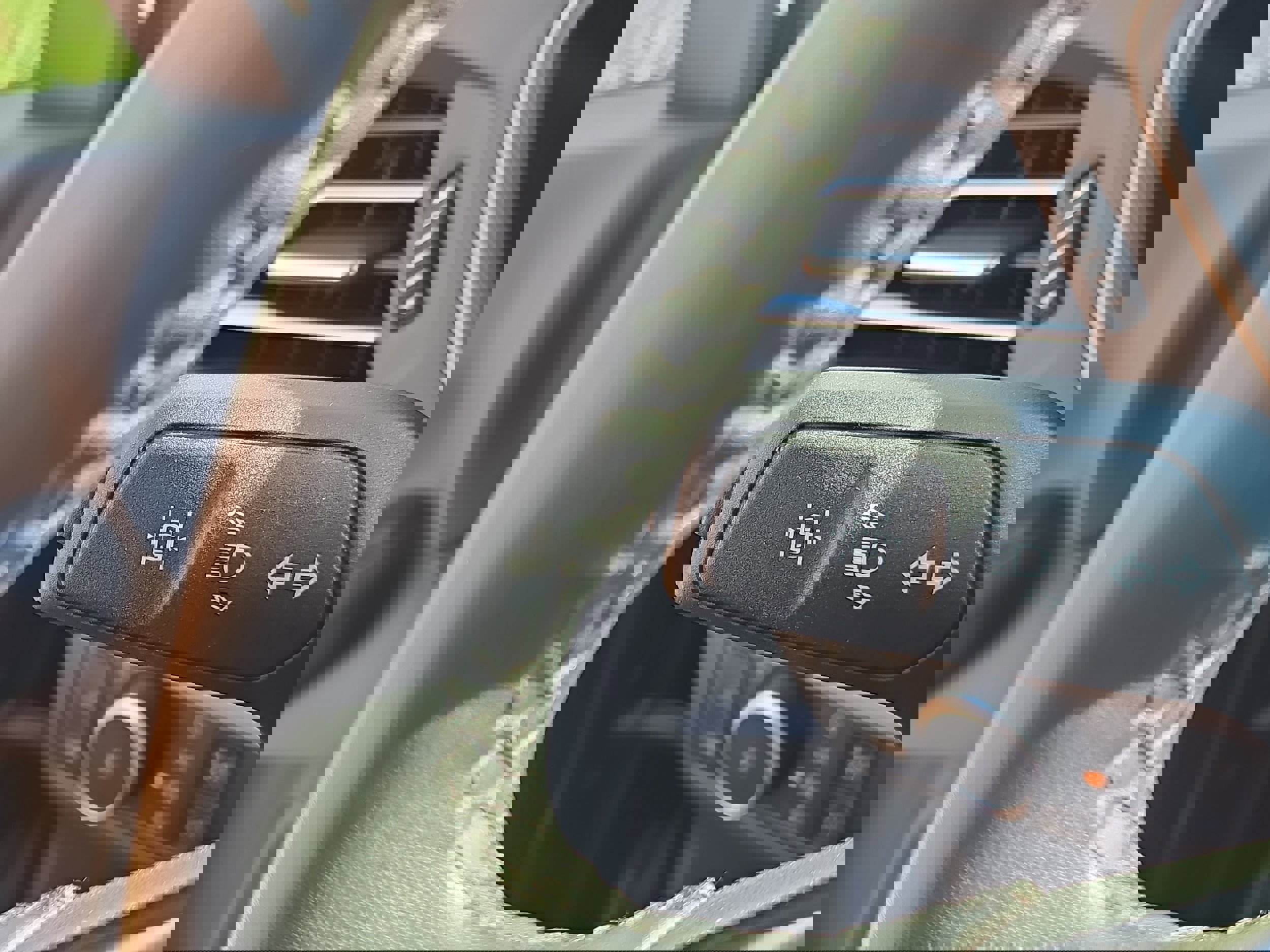 Used 2022 Ford Escape SEL image 16