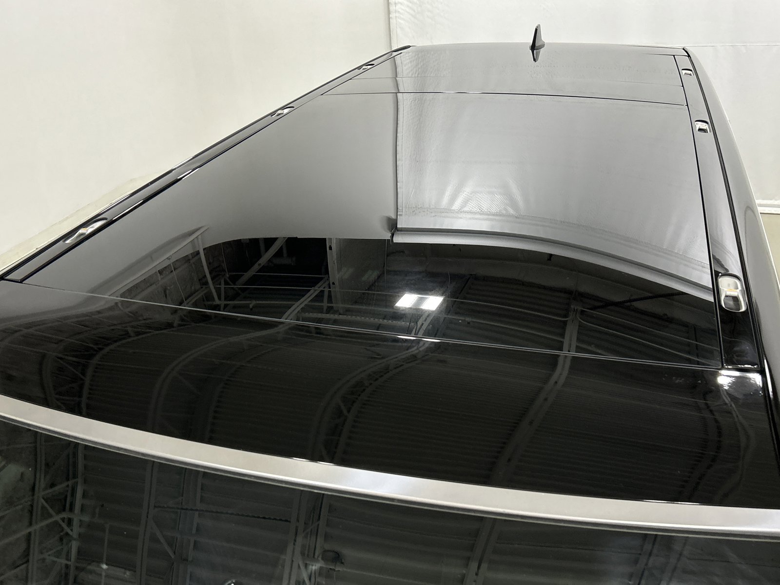 Used 2025 Rivian R1S Adventure image 13