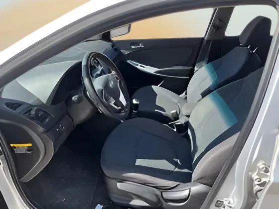 Used 2013 Hyundai Accent SE image 24