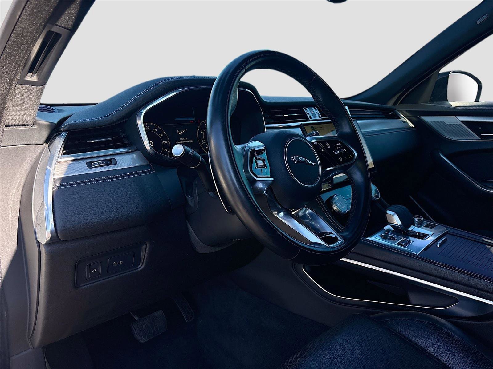 Used 2024 Jaguar F-PACE R-Dynamic S image 10