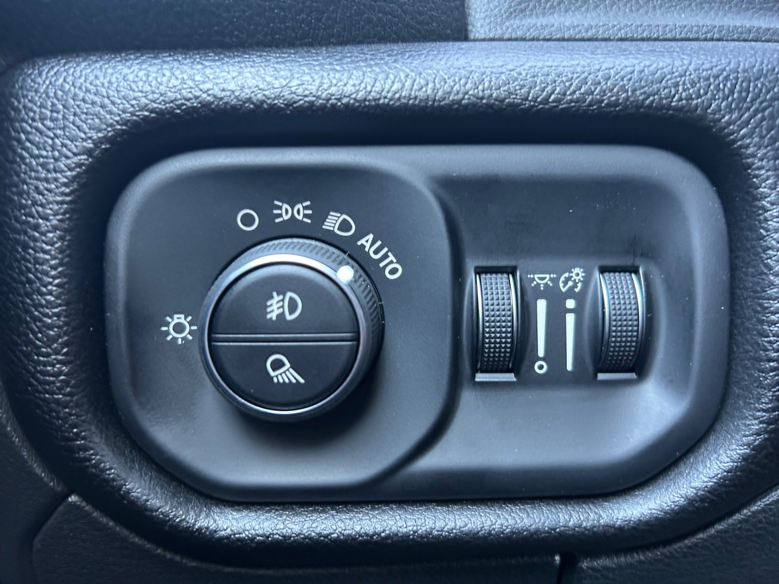 New 2026 RAM 1500 4x4 Crew Cab image 24