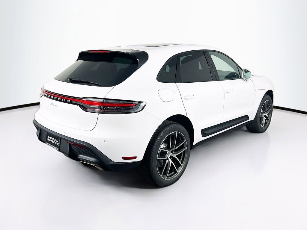 Certified 2026 Porsche Macan AWD/4WD image 9