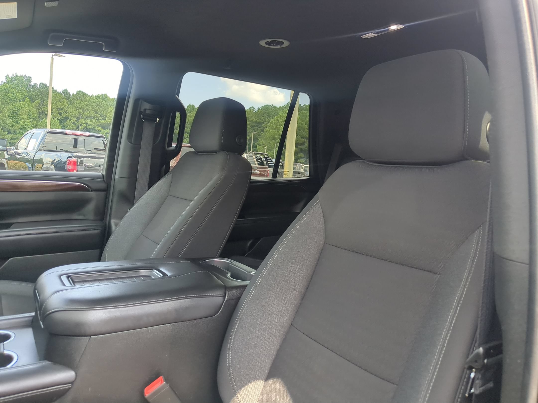 Used 2024 GMC Yukon SLE w/ Gmc Pro Safety Plus Package AWD/4WD image 14