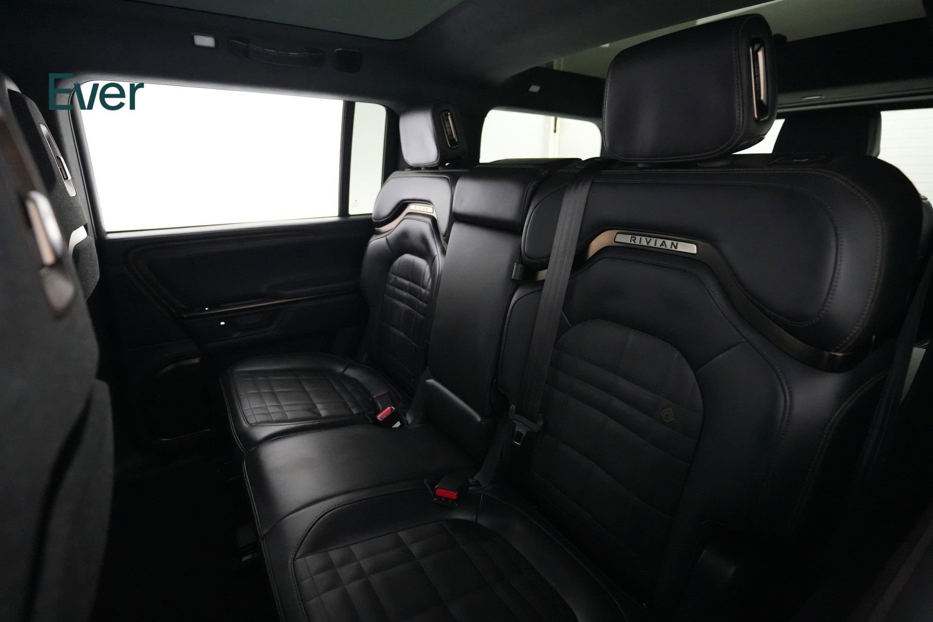 Used 2025 Rivian R1S Premium AWD/4WD image 24