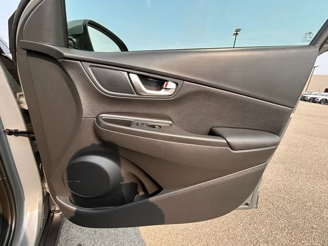 Used 2023 Hyundai Kona Limited image 29
