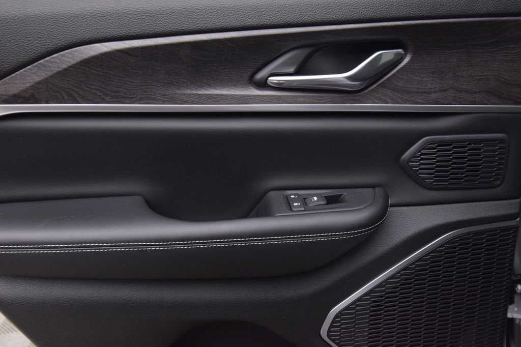 Used 2025 Jeep Grand Cherokee Limited 4xe image 18