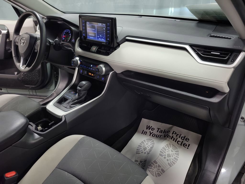 Used 2022 Toyota RAV4 XLE w/ Convenience Package image 23