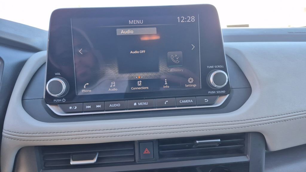 Used 2024 Nissan Rogue SV image 9