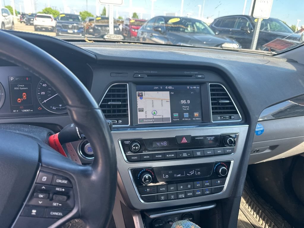 Used 2017 Hyundai Sonata Limited w/ Ultimate Package 02 FWD image 10