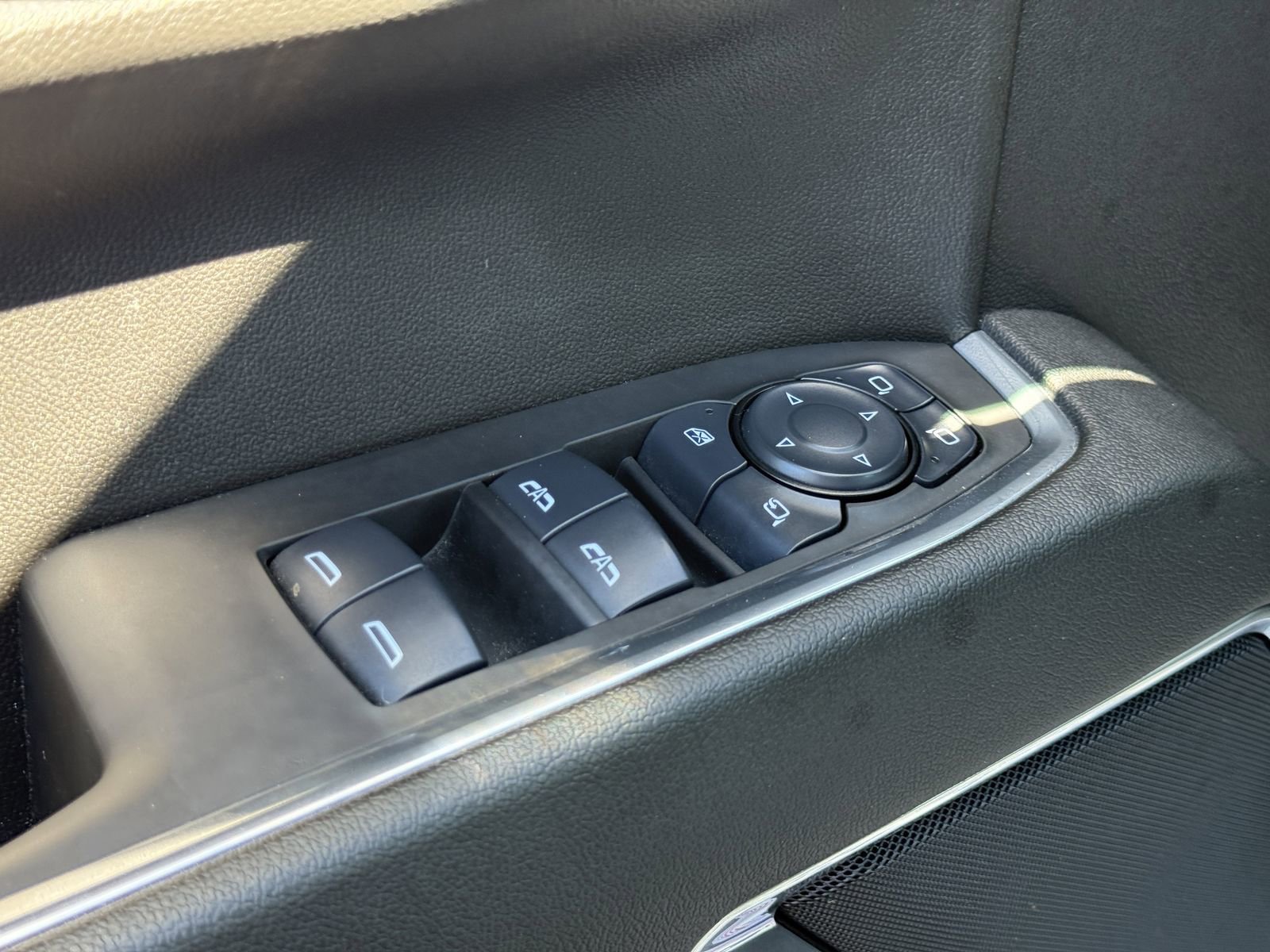 Used 2025 GMC Sierra 1500 SLT image 16