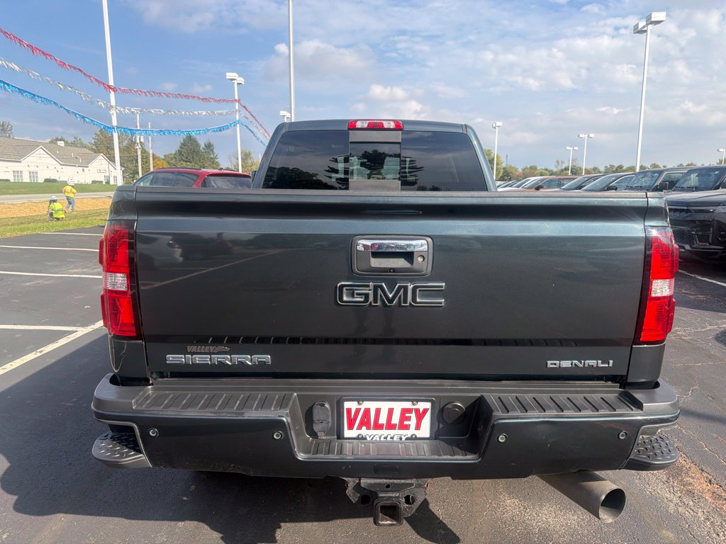 Used 2018 GMC Sierra 3500 Denali w/ Suspension Package, Off-Road AWD/4WD image 7