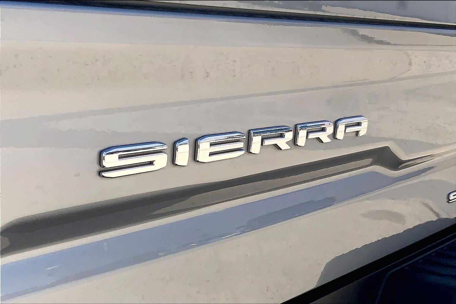 Used 2024 GMC Sierra 1500 SLT AWD/4WD image 31