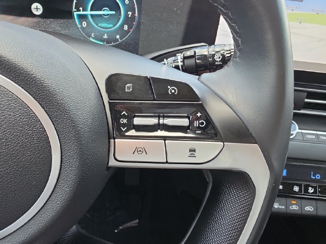 Used 2022 Hyundai Elantra Limited FWD image 23